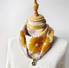 Bufanda Cuadrada Cálida de Nuevo Estilo 2025 con Hebilla Magnética, Bufanda Triangular de Seda, Bufanda de Algodón para Mujer, Bufanda Elegante para el Cuello para Primavera, Otoño e Invierno, Versátil y Elegante
