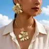 Set de Collar y Pendientes de Hueso de Serpiente de Flor de Metal Estilo Europeo Elegante de 3 Piezas