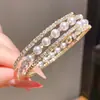 Pulseira Redonda Multi-Camadas com Pérolas e Cristais de Diamante, Pulseira de Moda Exquisita Estilo Retrô Francês, Joia de Luxo Leve e de Alto Padrão para Mulheres
