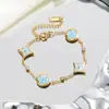 Nuevo Estilo Aceite Goteando Trébol de Cuatro Hojas Jiamai Versión Alta Pulsera de Acero de Titanio con Trébol de Cuatro Hojas Pulsera Cuadrada Redonda Fresca de Lujo Ligero para Mujer