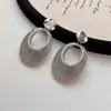 Brincos de Pino Circulares Dourados Exagerados para Mulheres, Brincos com Design de Luxo Leve, Modernos