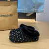 Mocassins de fleece com acabamento em pelúcia e poá 2026, sapatos confortáveis e versáteis para o trabalho, para usar com saias, sapatos preguiçosos e quentinhos de algodão