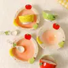 Nuevo juego de vajilla de cerámica con frutas pintadas a mano, lindo y encantador, alto valor estético, juego de cuenco y plato de cerámica con esmalte debajo para uso doméstico
