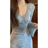Hermoso Vestido Azul Floral de Manga Larga para Mujer a Principios de Primavera, Nuevo Estilo 2026, Único y Elegante, Bonito Vestido que Ceñe la Cintura