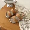 Sapatos de Praia Casuais Versáteis Estilo Coreano para Crianças com Fivela Quadrada de Metal para Meninos e Meninas, Novas Sandálias de Verão para Crianças Tamanho 26