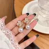 Clips de Orelha Florais Frescos e Delicados para Mulheres, Suaves e Elegantes, Clips de Orelha de Bobina de Mosquito Sem Furo, Luxo Leve com um Toque Sofisticado, Brincos de Flor de Íris