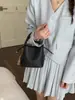 Bolsa de Mano Cruzada Primavera y Verano Nuevo 2026 Coreana de Nicho Bolsa de Empanada Bolso Tejido Bolso Cubo con un Toque de Lujo y Diseño Exquisito Bolso Cruzado