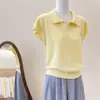 Camiseta de punto amarilla estilo coreano con cuello polo y manga corta para mujer, Verano 2026, Elegante corte holgado, Top versátil