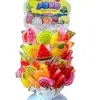 Paletas y Caramelos Duros en Varias Formas de Frutas para que los Niños Compartan Dulces y Den a sus Amigos Regalos Navideños. Puestos en la Puerta de la Escuela