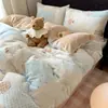 Juego de Cuatro Piezas de Terciopelo de Leche Cartoon Clase A Cálido de Invierno Acolchado con Terciopelo Extra Terciopelo de Coral Nuevo Juego de Sábana y Funda de Edredón de Tres Piezas