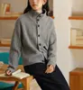 Suéter de punto de cuello alto abotonado estilo francés para mujer, nueva colección otoño/invierno 2026, cárdigan de punto verde simple de corte holgado