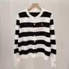 Cardigã Listrado Estilo Chanel Bordado com Gola Redonda, Suéter de Tricô para Mulheres, Nova Peça Versátil de Inverno Estilo Francês, Fashion