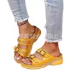 Sandálias de cunha femininas plus size transfronteiriças europeias e americanas, novo modelo outono 2026, salto baixo grosso, fivela de uma tira, bico redondo, sapatos casuais