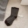 Calcetines de rayas para mujer hasta la pantorrilla, calcetines de algodón para otoño e invierno, calcetines largos retro ins de moda estilo coreano y japonés, calcetines holgados