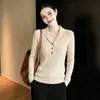 Roupas femininas de outono 2026 novo suéter de manga longa para usar por baixo, top de tricô feminino com decote V para outono e inverno