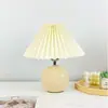 Nova Luminária de Mesa Cerâmica Plissada Estilo Nórdico Ins para Quarto Luminária de Cabeceira Luminária de Celebridade da Internet Luminária para Menina Casamento Enfermagem Luz Noturna