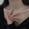 Collar de lujo ligero de plata S925, cadena de clavícula de moda que combina con todo, mariposa femenina, nicho simple, cadena de suéter de temperamento de alta calidad, joyería
