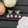 2025 Nuevo Modelo Huajia Versión de Alta Gama Pendientes en Forma de V con Diamantes Rojos Cereza para Mujer, Collar de Lazo de Lujo al por Mayor