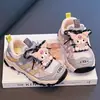 Zapatos versátiles para niñas para primavera y otoño 2026, nuevos zapatos deportivos infantiles, zapatillas de suela blanda Kuromi para niñas, modernos para niños mayores
