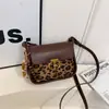 Bolsos de Alta Gama y Elegantes para Mujer 2025 Nuevas Bolsas de Axila de Moda Versátil de un Solo Hombro Cruzada Pequeña Cuadrada