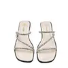 Pantuflas de Pedrería para Mujer para Verano Ropa de Exterior 2024 Nueva Moda Popular Versátiles de Nicho Sandalias Planas de Alta Gama