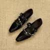 Sapatos Mary Jane com Rebites Estilo Britânico para Mulheres, Novo Modelo de Primavera com Bico Quadrado, Tira com Pedraria, Aumentadores de Altura, Sapatos de Salto Baixo Elegantes para Mulheres
