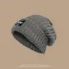Gorro de Tricô Grosso para Mulheres, Outono e Inverno, Engrossado para Aquecimento, Caimento Solto, Proteção para as Orelhas, Bordado, Faz o Rosto Parecer Menor