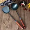 Wok Doméstico Revestido Cabo Longo Estilo Antigo Panela de Ferro Zhangqiu Refogar Cozido Panela de Ferro Zhangqiu Colher Pequena de Ferro Produção de Panela Forjada à Mão