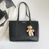 Nuevo bolso de hombro tejido transfronterizo, gran capacidad, bolso tote de moda con bloques de color modernos, adecuado para salidas casuales y el trabajo.