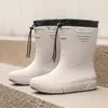 Botas de lluvia de moda transfronterizas para hombre, para exteriores, combinan con todo, impermeables, zapatos de pesca, antideslizantes, zapatos de goma para cocina, suela gruesa, resistentes al desgaste, botas de lluvia para hombre
