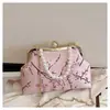 Bolsa Cheongsam com Corrente de Pérolas Estilo Nacional Bolsa Transversal de Ombro Versátil Tendência Bolsa com Fecho Bordada Flor de Ameixa Bolsa Feminina Fashion