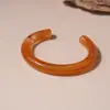 Pulsera Geométricas de Resina de Color Ámbar Exagerada Europea y Americana, Pulsera Versátil Elegante Vintage con un Toque de Lujo Ligero y Gama Alta