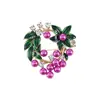 Moda Europea y Americana Retro Broche de Uva con Goteo de Aceite Perla Broche de Fruta Accesorios para Ropa Pin Joyería Clásica Texto Secreto