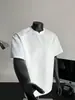 Camiseta de Manga Corta para Hombre de Verano, Gama Alta, Sencilla, Corte Holgado con Pequeño Diseño en V que Muestra el Ancho de los Hombros, Camiseta de Manga Media de Color Sólido