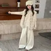 Conjunto de Otoño/Invierno para Niñas 2026 Nuevo Estilo Coreano de Niña Dulce Chaleco de Piel Mediano/Grande Ropa Interior Pantalones Casuales Modernos