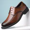 Sandalias de Cuero para Hombre para Verano, Cuero Suave, Suela Suave, que Aumentan la Altura, Diseño Hueco, Negocio Casual, Transpirables, para Viajes Diarios, Zapatos de Cuero Negros para Hombre