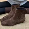 Botas femininas curtas minimalistas Maillard em couro bovino super macio 2026 novo bico quadrado salto baixo Chelsea botas femininas justas