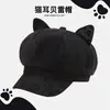 Boina nueva y elegante con estampado de leopardo y orejas de gato, linda, para mujer, sombrero octagonal retro de gamuza para otoño e invierno que hace que la cara se vea más pequeña