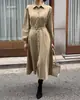 Tamanho atualizado. Chique coreano, vestido capa estilo vintage com detalhes de patchwork, design de amarrar e mangas bufantes, apresentando cintura marcada.