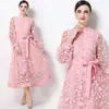 Foto Real de um Vestido Romântico Estilo Francês com Bordado Floral Tridimensional, Gola Alta, Mangas Longas, Acinturado, Vestido Elegante e Emagrecedor de Corte A