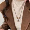 Colar com Pingente de Cavalo de Madeira Vintage com Contas para Mulheres, Design Único para Outono e Inverno, Acessório de Corrente Longa para Suéter