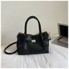 Bolso Cubo Retro Casual Transfronterizo para Mujer 2026 Modelo Nuevo Gran Capacidad Simple Hombro Viajero Axila Cruzado