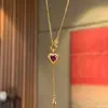 Popular Colgante Retro Corazón de Piedra Roja Estrella y Luna Collar Pequeño Cadena para Clavícula Única y de Nicho Envío Directo