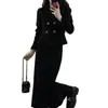 Elegante Conjunto de Veludo Cotelê para Mulheres, Design de Outono, Jaqueta Estruturada de Manga Longa nos Ombros, Saia Longa Cauda de Peixe que Marca a Cintura, Personalizável