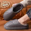 Pantuflas de Algodón Impermeables para Hombre Invierno 2026 Nuevo Estilo Exterior Interior Hogar Antideslizantes Suela Gruesa Pantuflas de Algodón para Pareja Estilo Hombre Invierno