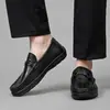 Atacado e dropshipping de mocassins de couro bovino genuíno para todas as estações, sapatos masculinos de couro absorventes de suor, mocassins sociais, sapatos casuais masculinos
