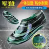 Botas de lluvia engrosadas, zapatos impermeables genuinos, zapatos impermeables de corte bajo para hombre con forro de felpa, cubrebotas de tubo corto, zapatos de goma, botas de agua, resistentes al desgaste, camuflaje