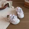 Zapatos para Niña 2026 Otoño Nuevos Tenis de Encaje para Niña Zapatos de Tabla de Dibujos Animados con Moño Ligeros para Niños Pequeños