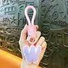 Chaveiro Criativo de Couro com Letra Inglesa Pingente para Bolsa Dopamina Acessórios de Enfeite Presente Chaveiro de Carro