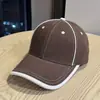 Boné de Beisebol Novo Estiloso de Aba Lisa com Aba Larga para Primavera e Outono, Chapéu Fashion Versátil de Aba Curva Unissex